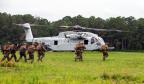 美国海军陆战队第一营,海军第二兵团准备董事会一架ch - 53直升机直升机进行空中打击训练在北卡罗来纳州海军陆战队基地,北卡罗莱纳,2021年6月10日。图片由准下士Yuritzy戈麦斯。