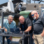 利用5G功能，网络工程师将西科斯基UH-60M黑鹰直升机的健康和使用数据传输到科罗拉多州沃特顿进行实时分析