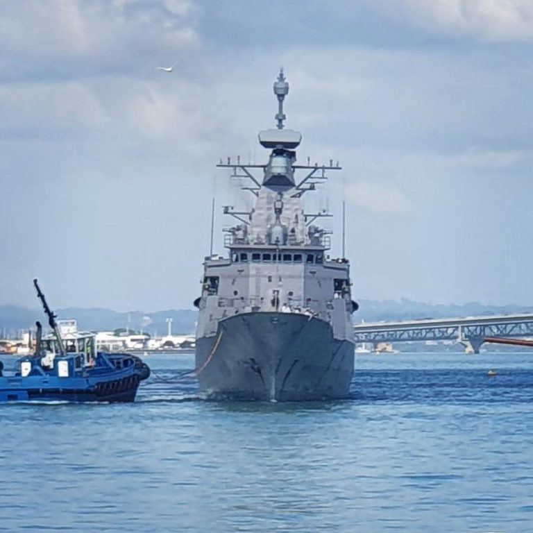 HMNZS Te Kaha抵达新西兰与新功能后Canadian-Developed CMS 330战斗管理系统的集成
